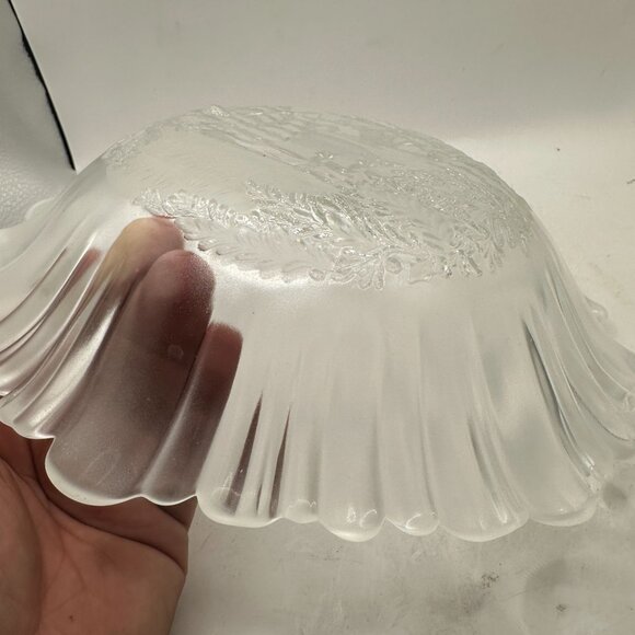 Mikasa Crystal Serving Bowl Winter Dreams Satin Frosted Glass Etched Scene VNTG - Picture 4 of 4